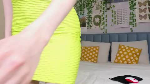 Snapshot of emacalim_ chatting on 11.30.25 Emma online show from 11.30.25