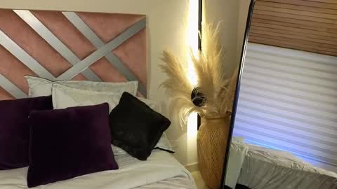 anyelii  online show from 02.22.25