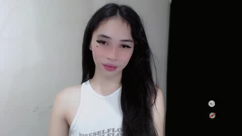 Snapshot of emelyn_fuckdoll chatting on 12.12.24 Scarlett online show from 12.12.24