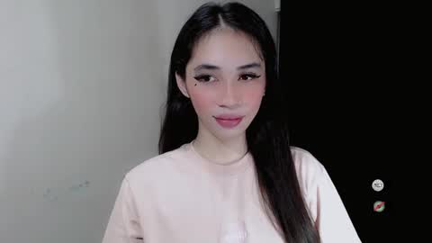 Snapshot of emelyn_fuckdoll chatting on 12.14.24 Scarlett online show from 12.14.24