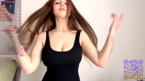 Snapshot of emeraldcotton chatting on 10.24.25 Gily online show from 10.24.25