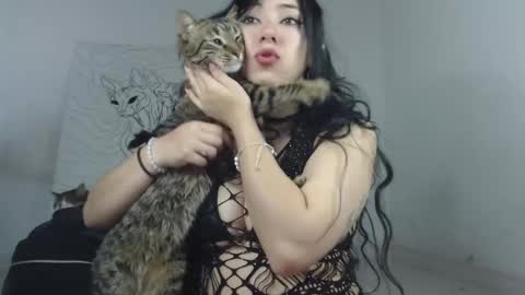 Snapshot of emiantonella_ chatting on 10.31.25 Antonella online show from 10.31.25