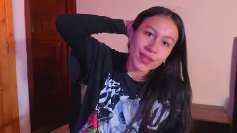 Emilia Gomez online show from 08.03.26