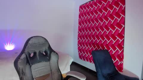 Snapshot of emiily15_ chatting on 01.08.26 Emi online show from 01.08.26