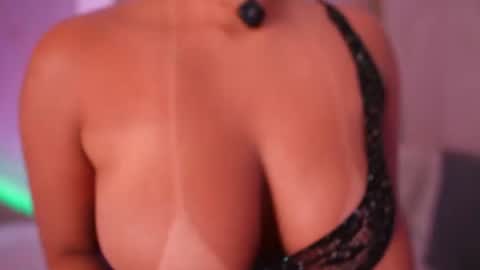 Snapshot of emiily_bell chatting on 06.24.26 online show from 06.24.26