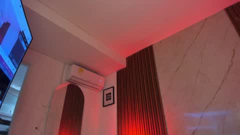 Snapshot of emiilycollins1 chatting on 12.18.24 online show from 12.18.24