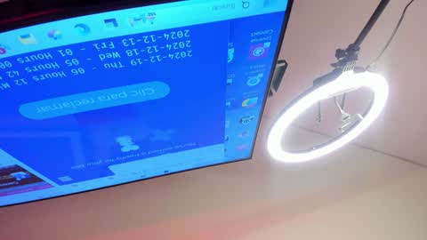 Snapshot of emiilycollins1 chatting on 12.20.24 online show from 12.20.24