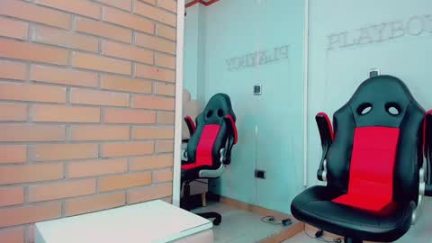 Snapshot of emiilysaenzz chatting on 01.20.25 EmillySaenz online show from 01.20.25