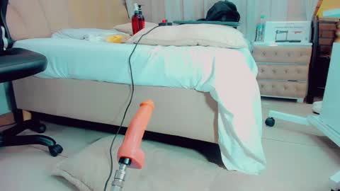 Snapshot of emiilysaenzz chatting on 02.03.25 EmillySaenz online show from 02.03.25