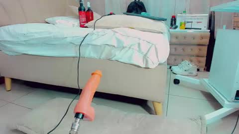 Snapshot of emiilysaenzz chatting on 02.23.25 EmillySaenz online show from 02.23.25