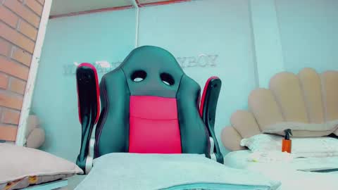 Snapshot of emiilysaenzz chatting on 09.10.25 EmillySaenz online show from 09.10.25