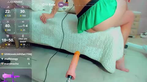 Snapshot of emiilysaenzz chatting on 11.27.25 EmillySaenz online show from 11.27.25