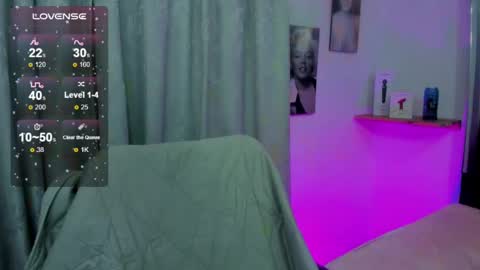 emilayton_ online show from 02.04.25