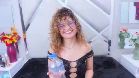 Snapshot of emili_rouse_ chatting on 10.11.25 Emy online show from 10.11.25