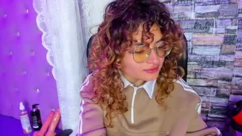 Snapshot of emili_rouse_ chatting on 10.15.25 Emy online show from 10.15.25