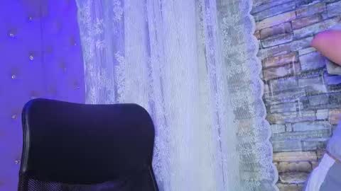 Snapshot of emili_rouse_ chatting on 11.25.25 Emy online show from 11.25.25