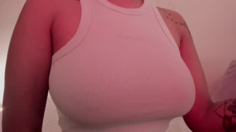 Emilia Big Boobs online show from 02.01.25