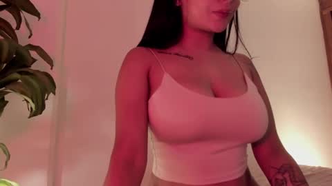 Emilia Big Boobs online show from 03.11.25