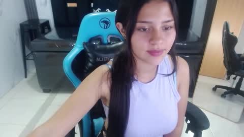 Emilia  online show from 10.15.25