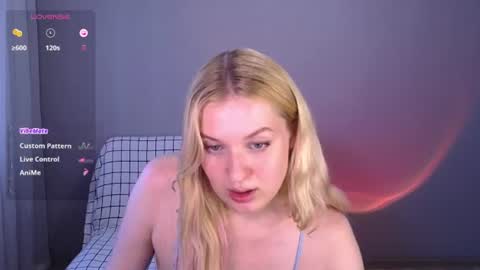 Snapshot of emiliaduchess chatting on 07.22.26 Amili online show from 07.22.26