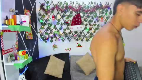 EMILI AND GIN online show from 12.12.24