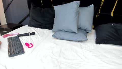 Emillie online show from 12.11.24