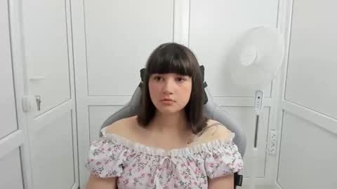 Snapshot of emilli_moon chatting on 06.02.26 Emmi online show from 06.02.26