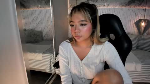 emilly_mell online show from 09.10.25