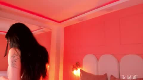 Snapshot of emilly_williamss chatting on 11.26.25 Emilly online show from 11.26.25