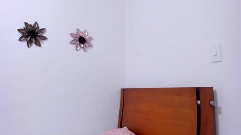 Snapshot of emillygonzalez chatting on 01.28.25 . . online show from 01.28.25