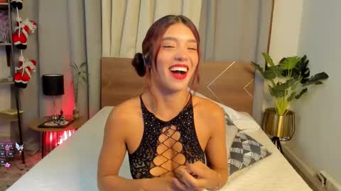 Snapshot of emillygonzalez chatting on 11.16.25 . . online show from 11.16.25