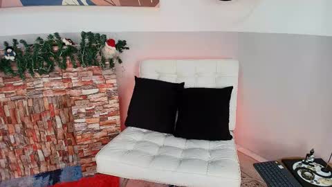 Snapshot of emillygonzalez chatting on 11.24.25 . . online show from 11.24.25