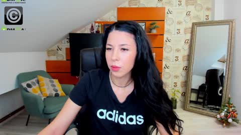 Snapshot of emillytaylor chatting on 12.30.24 EmillyTaylor online show from 12.30.24