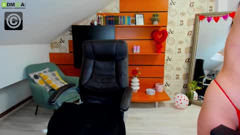 Snapshot of emillytaylor chatting on 02.14.25 EmillyTaylor online show from 02.14.25