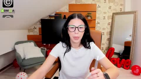 Snapshot of emillytaylor chatting on 03.06.25 EmillyTaylor online show from 03.06.25