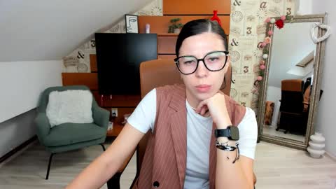 Snapshot of emillytaylor chatting on 09.16.25 EmillyTaylor online show from 09.16.25