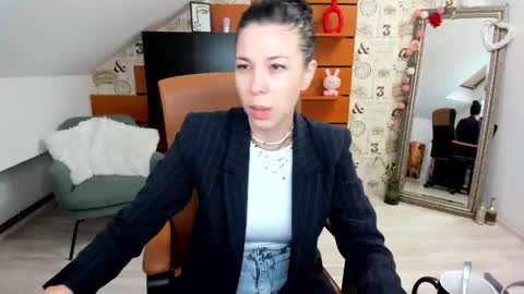 Snapshot of emillytaylor chatting on 09.17.25 EmillyTaylor online show from 09.17.25