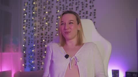 Em -  online show from 12.12.24