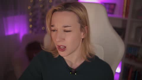 Em -  online show from 01.18.25