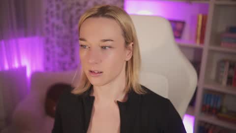 Em -  online show from 01.27.25