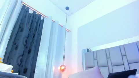 Snapshot of emily_gil1 chatting on 01.10.25 Emi online show from 01.10.25