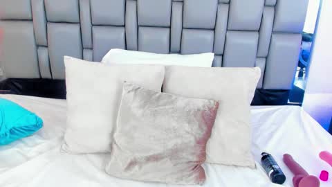 Snapshot of emily_gil1 chatting on 02.03.25 Emi online show from 02.03.25