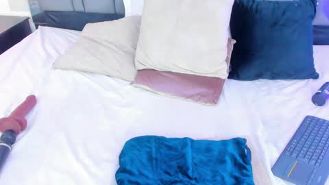 Snapshot of emily_gil1 chatting on 02.06.25 Emi online show from 02.06.25