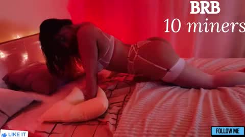 Snapshot of emily_gin chatting on 11.10.25 EMILY online show from 11.10.25