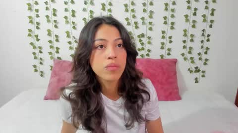 Snapshot of emily_jonessxx chatting on 02.10.26 emily online show from 02.10.26