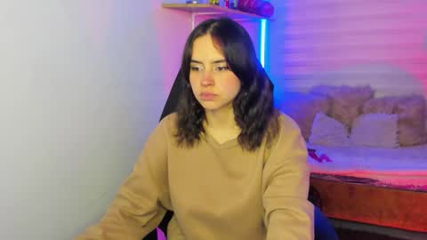 Snapshot of emily_lindey chatting on 10.21.25 emily_lindey online show from 10.21.25