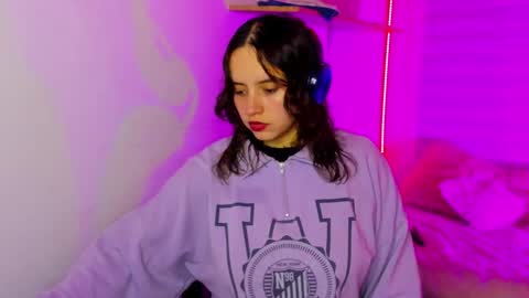 Snapshot of emily_lindey chatting on 11.18.25 emily_lindey online show from 11.18.25