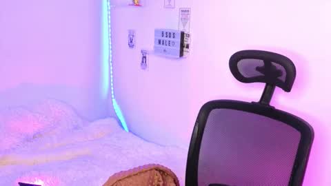 Emily Lindey online show from 02.19.26