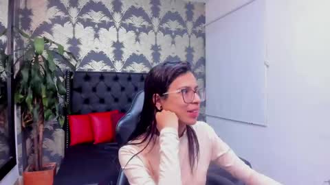 Snapshot of emily_loperaa chatting on 04.30.26 Emily online show from 04.30.26
