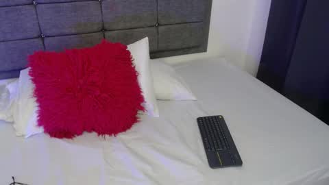 Snapshot of emily_milff chatting on 06.03.26 emily_milff online show from 06.03.26